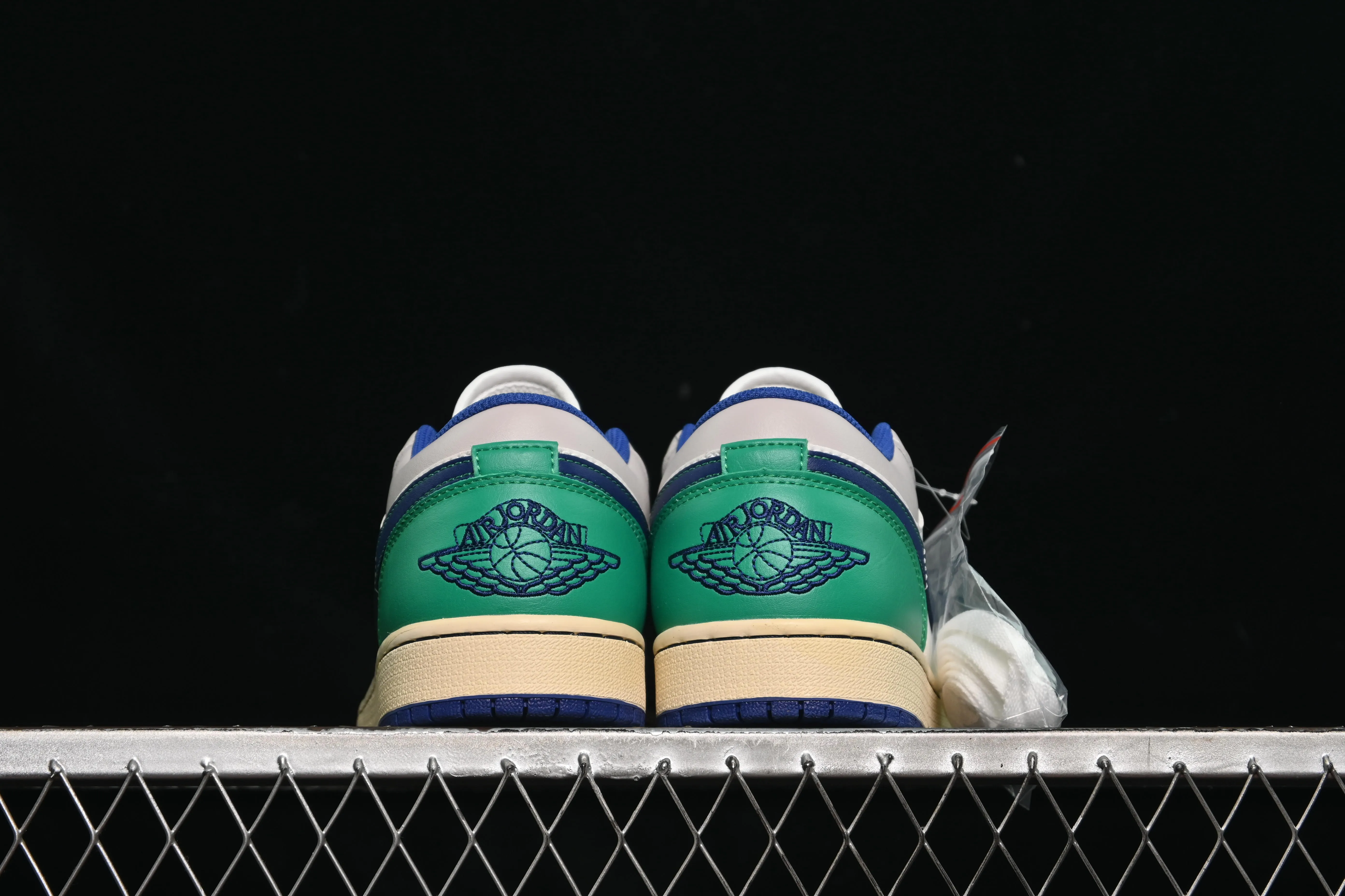 All categories Air Jordan Jordan series basketball shoes Air Jordan 1 Low Air Jordan 1 Low AJ1 Joe 1 blue and green color matching low-top cultural casual sneakers 553558-147